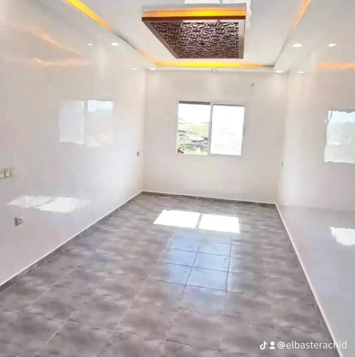 إنجاز الأسقف المعلقة، الديكورات الجبسية، والقواطع العصرية بدقة عالية ولمسة جمالية تضيف أناقة للمكان.